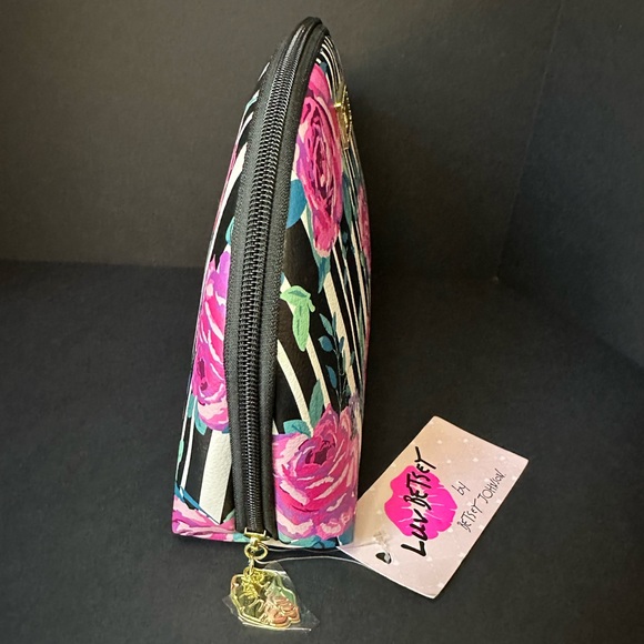 Betsey Johnson cosmetic bag 🌹 - Picture 7 of 7